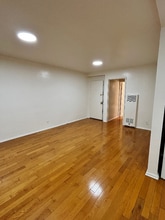 1737 N Sycamore Ave, Unit 211 in Los Angeles, CA - Foto de edificio - Building Photo