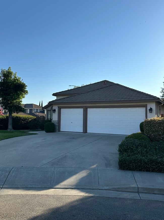 1521 Annie Ct in Tracy, CA - Building Photo - Building Photo
