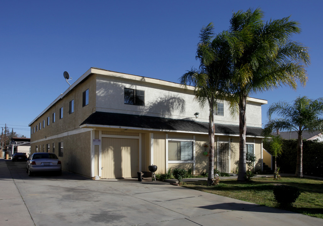 726 Chestnut Ave in Beaumont, CA - Foto de edificio