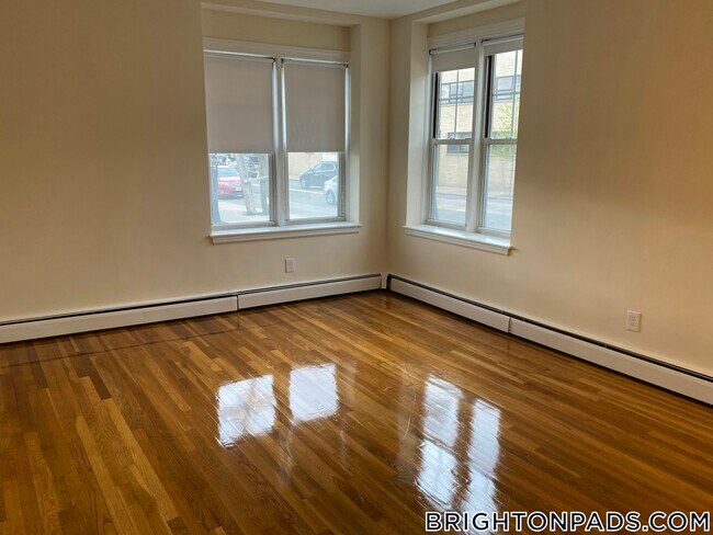 180 N Beacon St in Watertown, MA - Building Photo - Building Photo