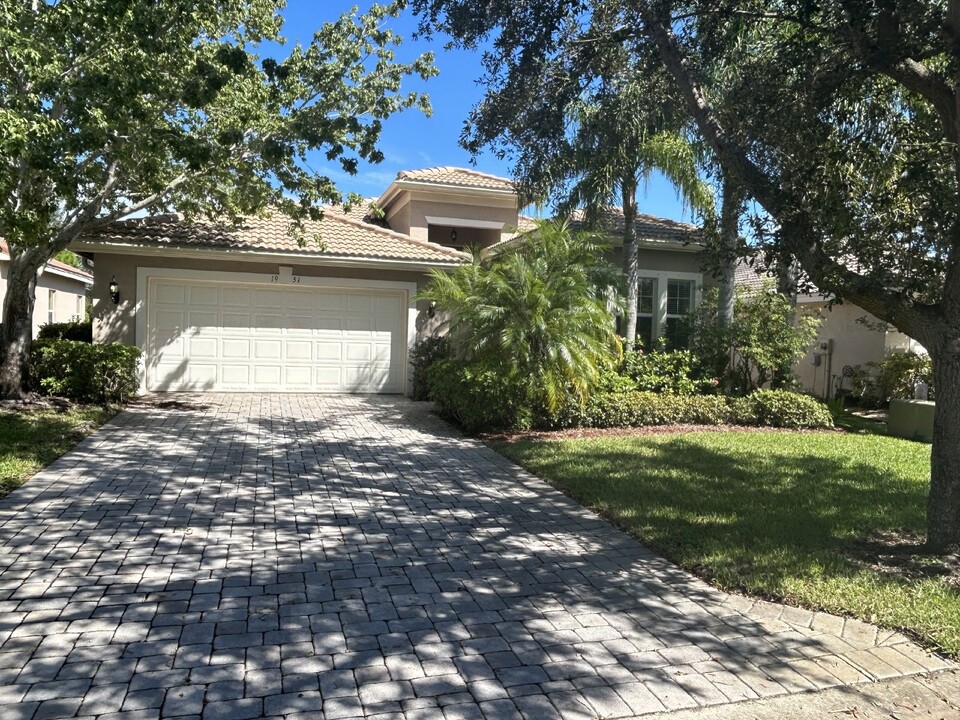 1951 Grey Falcon Cir SW in Vero Beach, FL - Building Photo