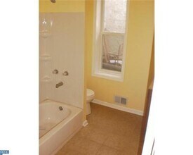 5427 Spruce St in Philadelphia, PA - Building Photo - Building Photo