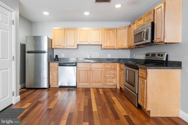 1938 N Gratz St, Unit 2 in Philadelphia, PA - Foto de edificio - Building Photo