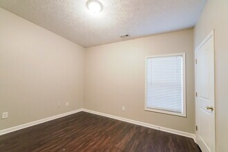 31 Harper's Farm Dr in Newnan, GA - Foto de edificio - Building Photo