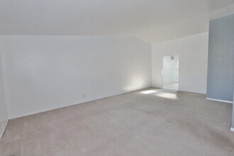 1118 S Abbey Cir in Boise, ID - Building Photo - Building Photo
