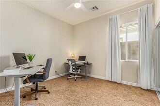 7305 Gentle Valley St in Las Vegas, NV - Foto de edificio - Building Photo