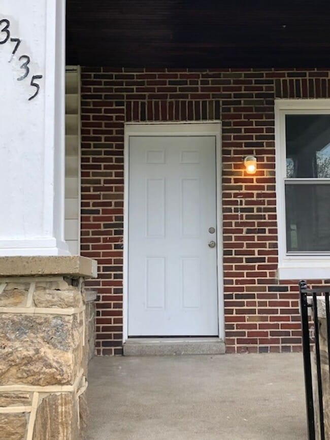 3735 Oakmont Ave in Baltimore, MD - Building Photo - Building Photo