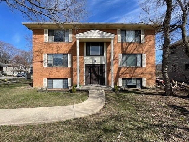 901 E Chicago Ave in Naperville, IL - Building Photo