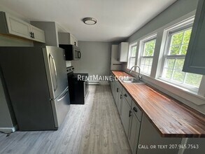 454 S Main St, Unit B in Brewer, ME - Building Photo - Building Photo