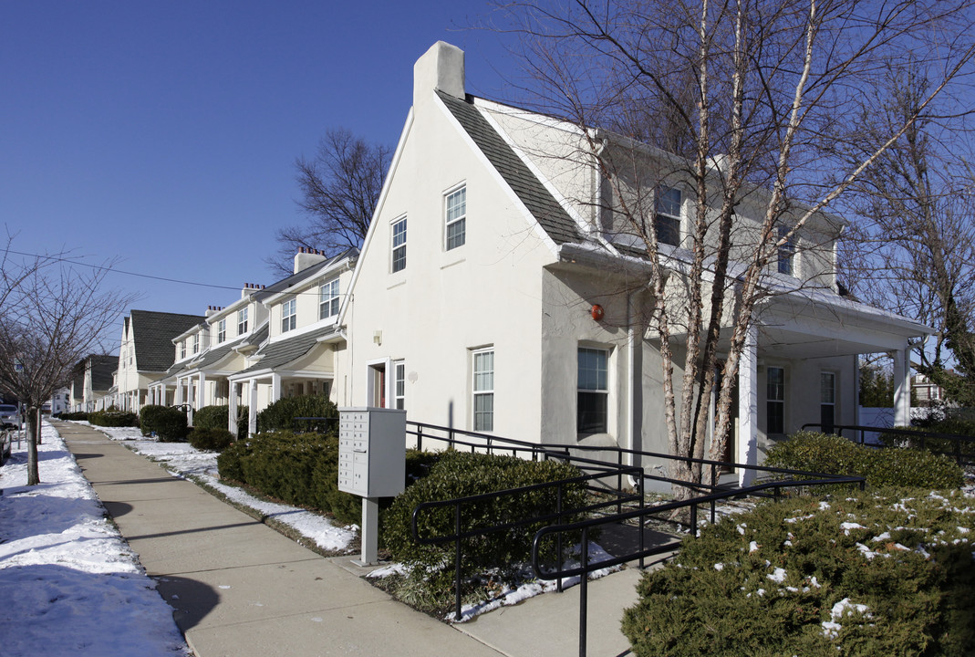 Overlook Colony in Claymont, DE - Foto de edificio