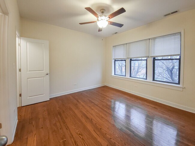 1829 W Leland Ave, Unit 3 in Chicago, IL - Foto de edificio - Building Photo