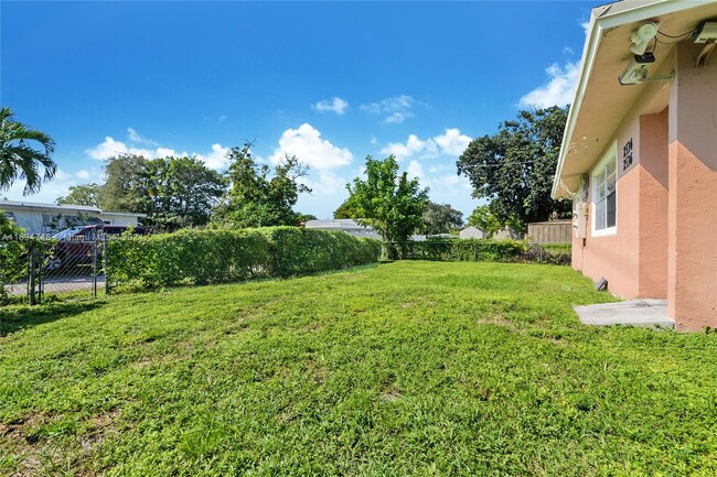 2534 Cleveland St in Hollywood, FL - Building Photo - Building Photo