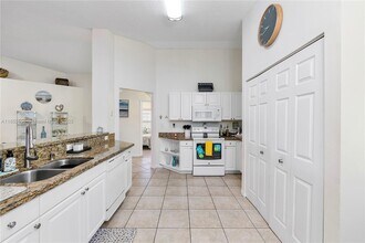 11851 SW 7th St in Pembroke Pines, FL - Building Photo - Building Photo