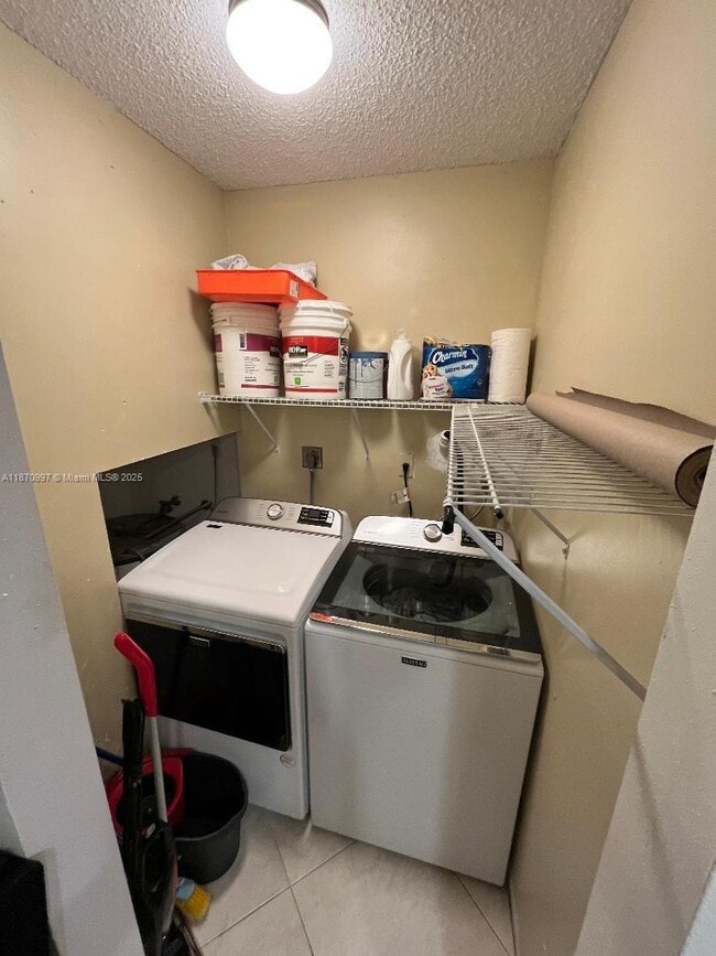 775 Crystal Lake Dr in Pompano Beach, FL - Building Photo - Building Photo