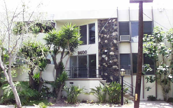 8600 Rugby Dr in West Hollywood, CA - Building Photo - Building Photo