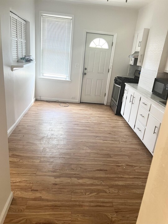 293 Armstrong Ave in Jersey City, NJ - Building Photo