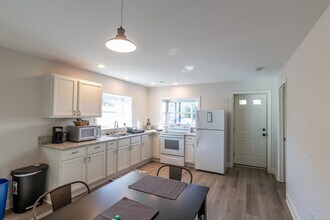 2204 Fayetteville St-Unit -B in Durham, NC - Building Photo - Building Photo