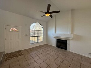 2934 Ash Field Drive in San Antonio, TX - Foto de edificio - Building Photo