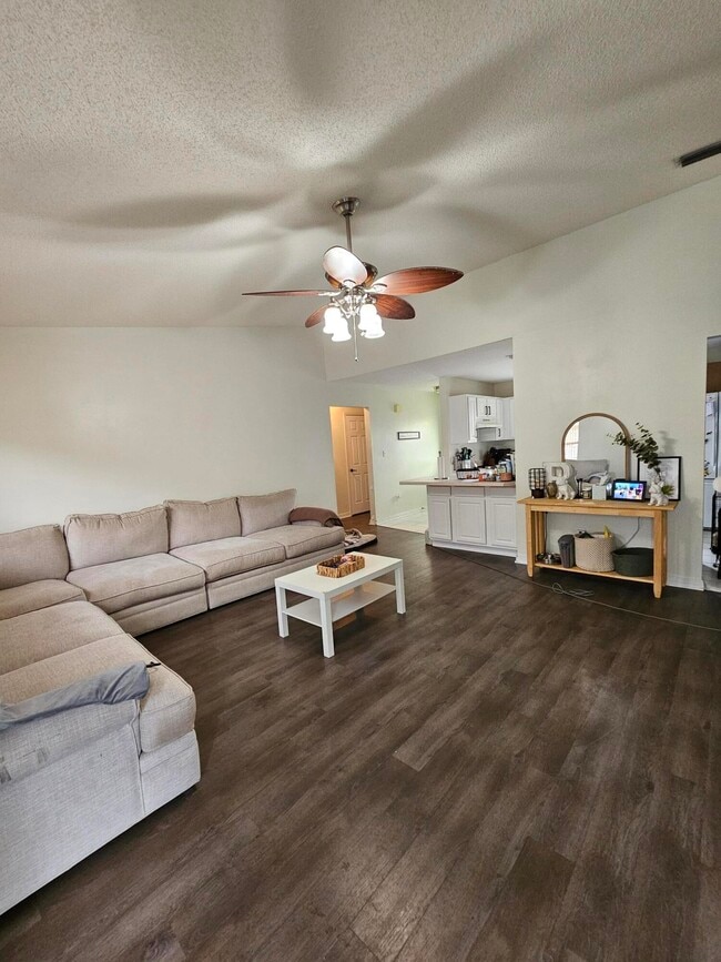 1940 Jo-Tam Ln in Navarre, FL - Building Photo - Building Photo