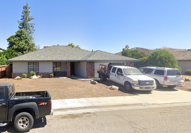 1510 W Brian Ln in Porterville, CA - Building Photo - Building Photo
