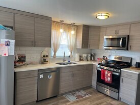 2539 N 75th Ct, Unit 2 in Elmwood Park, IL - Building Photo