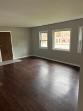 1050 W Touhy Ave, Unit 2 in Park Ridge, IL - Building Photo - Building Photo