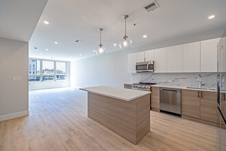Skylar Lofts in Jersey City, NJ - Building Photo - Interior Photo