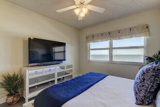 866 Mandalay Ave, Unit Regatta beach club in Clearwater, FL - Foto de edificio - Building Photo