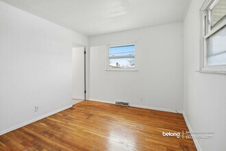 704 Carlsbad Rd in Cincinnati, OH - Building Photo - Building Photo