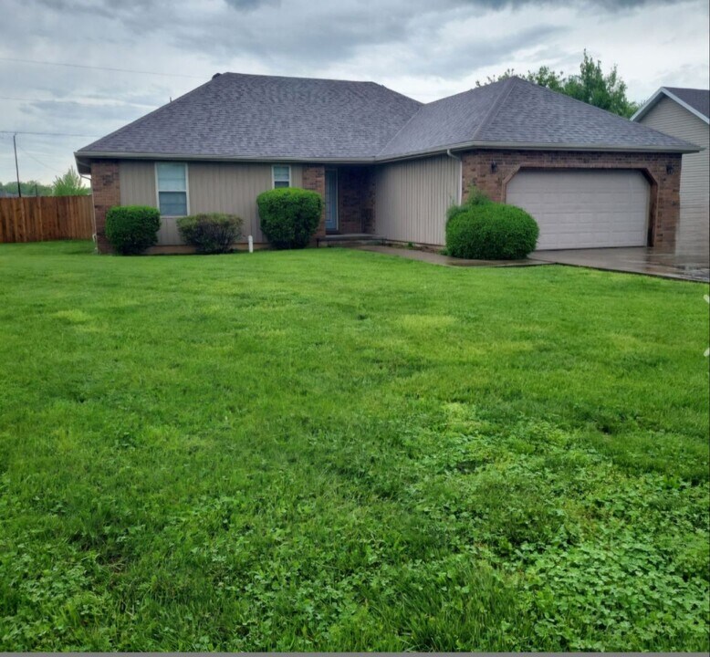 503 S Birchwood St in Strafford, MO - Building Photo