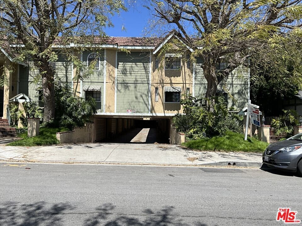 21 Palmetto Dr in Alhambra, CA - Building Photo