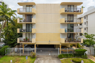 Bayview Gardens in Miami Beach, FL - Building Photo - Building Photo