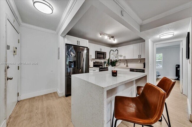 9225 SW 87th Ave in Miami, FL - Foto de edificio - Building Photo