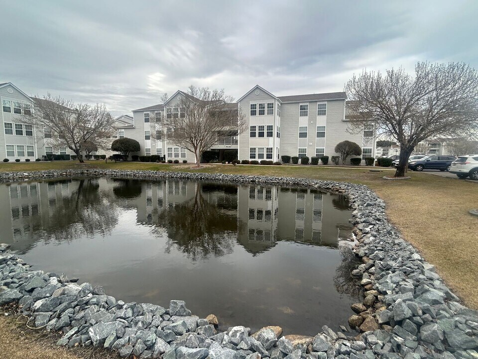 8658 Southbridge Dr in Myrtle Beach, SC - Foto de edificio