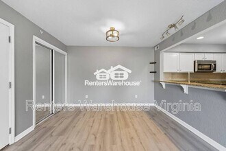1120 Ocean Trace Ln in Virginia Beach, VA - Foto de edificio - Building Photo