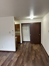 One bedroom in Rockford, IL - Building Photo - Building Photo