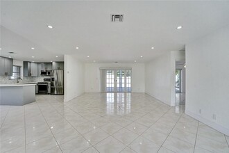 2003 N 45th Ave in Hollywood, FL - Building Photo - Building Photo