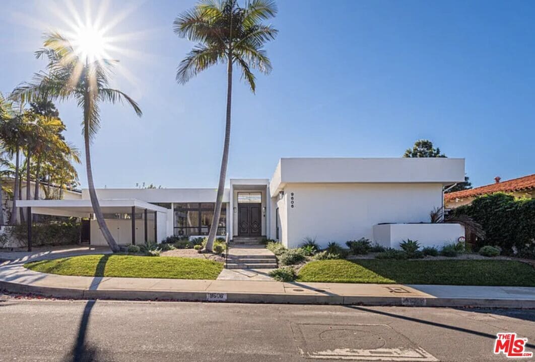 9606 Arby Dr in Beverly Hills, CA - Foto de edificio