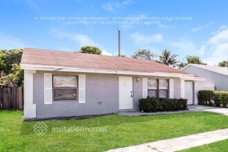 5926 Ithaca Cir W in Greenacres, FL - Building Photo - Building Photo