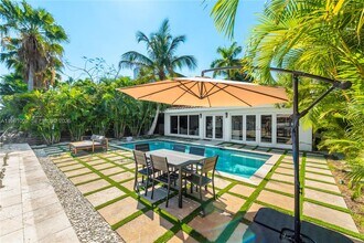 253 N Coconut Ln in Miami Beach, FL - Building Photo - Building Photo