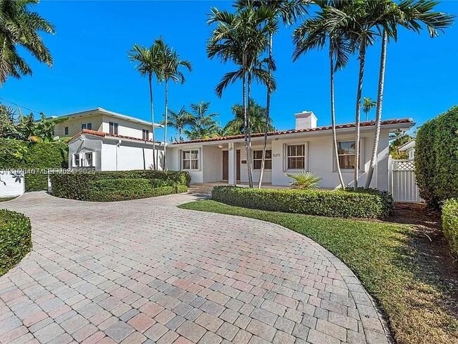 5371 N Bay Rd in Miami Beach, FL - Building Photo - Building Photo