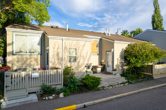 8544 48 Av NW in Calgary, AB - Building Photo - Building Photo