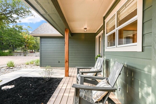 302 Valley Dr in Wimberley, TX - Building Photo - Building Photo