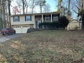 1733 Ellenwood Dr NE in Roswell, GA - Building Photo