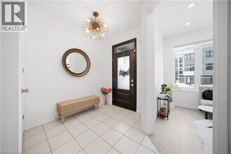 275 Ironside Dr in Oakville, ON - Building Photo - Building Photo