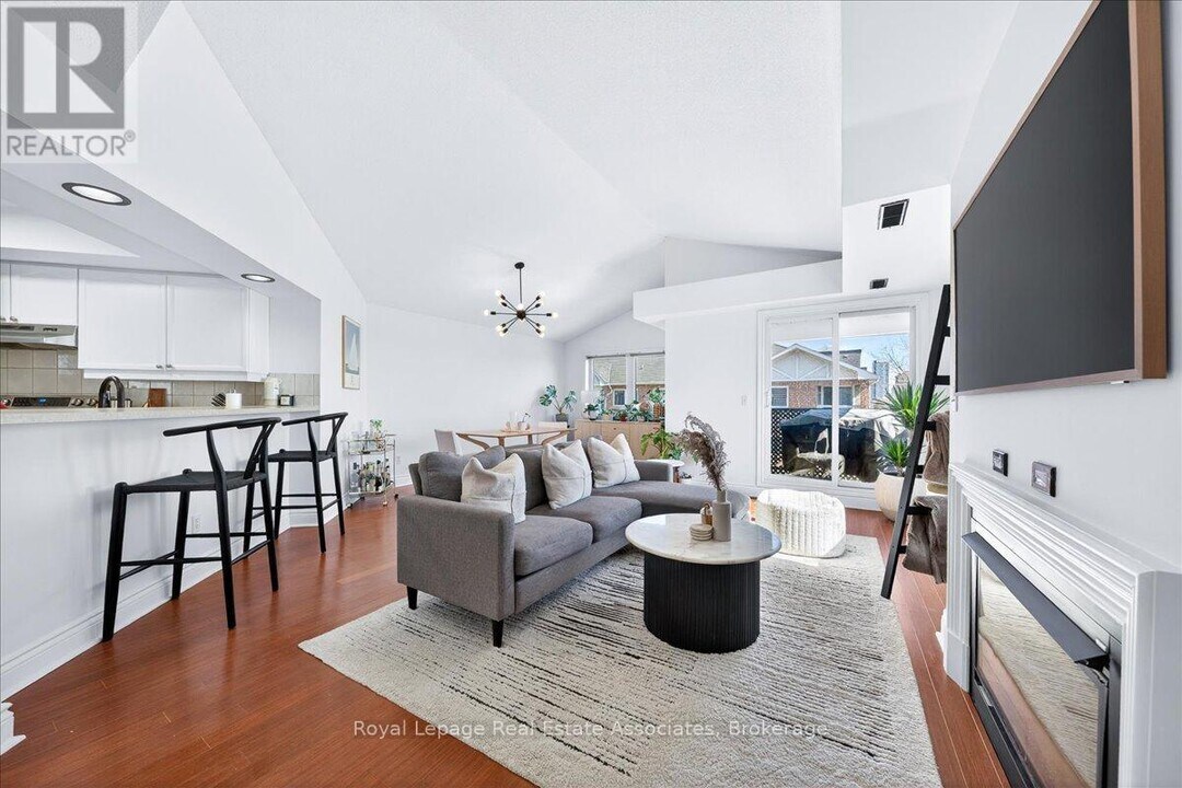 75 Bristol Rd E in Mississauga, ON - Building Photo