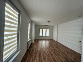 6940 78th St, Unit 1 FT in Middle Village, NY - Building Photo - Building Photo