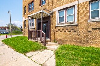Wisconsin Metro Studios - Clybourn in Milwaukee, WI - Building Photo - Building Photo