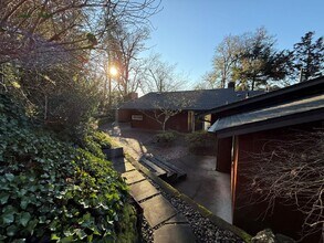 1808 E 28th Ave in Eugene, OR - Building Photo - Building Photo