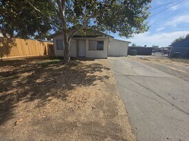 299 N Marguerite Ave in Corning, CA - Building Photo